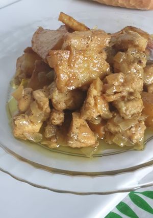 Foto principal de Pechugas de pollos con patatas en salsa de mostaza