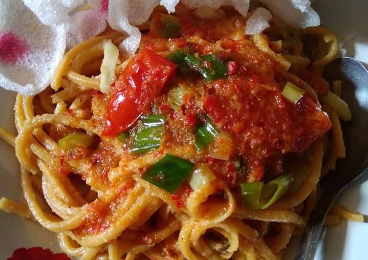 Langkah Mudah Menyiapkan Mie gomak /spaghetti nya orang Batak Enak