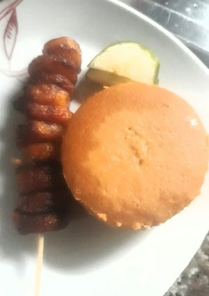 A picture of Moimoi with fried plantain.