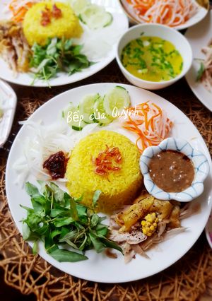 Hình của món Cơm gà xé trộn.