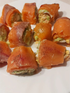 Una foto de Rollitos de salmón ahumado