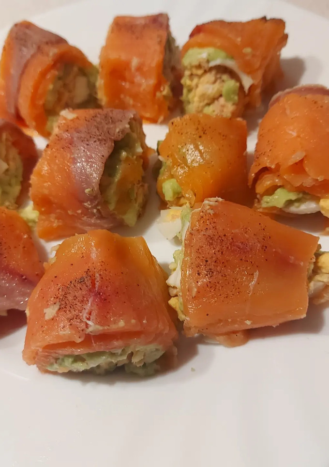 Una foto de Rollitos de salmón ahumado