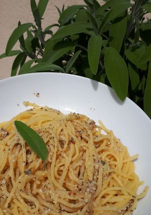 Foto di Pesto di salvia e mandorle