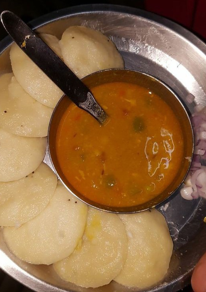 A picture of Idli sambhar.