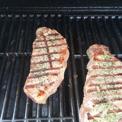 A picture of Quick and simple steak 🥩.