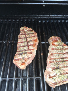 A picture of Quick and simple steak 🥩.