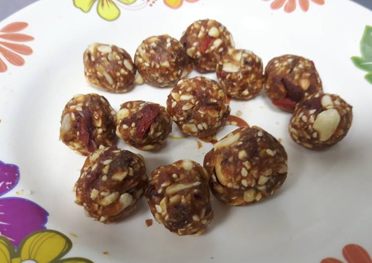 Recipe of Homemade Dates bar with goji Berry and sunflower seeds