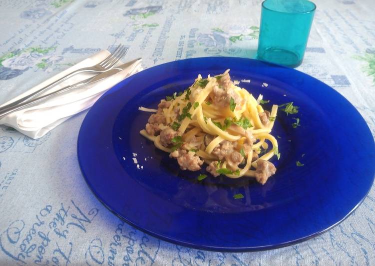 Scialatiello con funghi salsiccia e provola