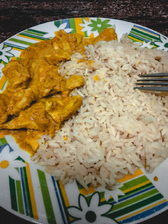 Una foto de Curry de pollo con arroz