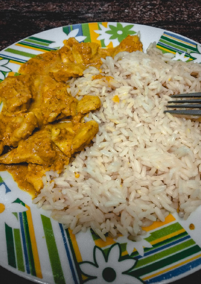 Una foto de Curry de pollo con arroz