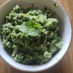 A picture of Coconut+Mint leaves chutney.