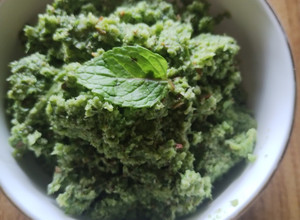 A picture of Coconut+Mint leaves chutney.