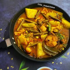 A picture of Fish Curry with Vegetables.