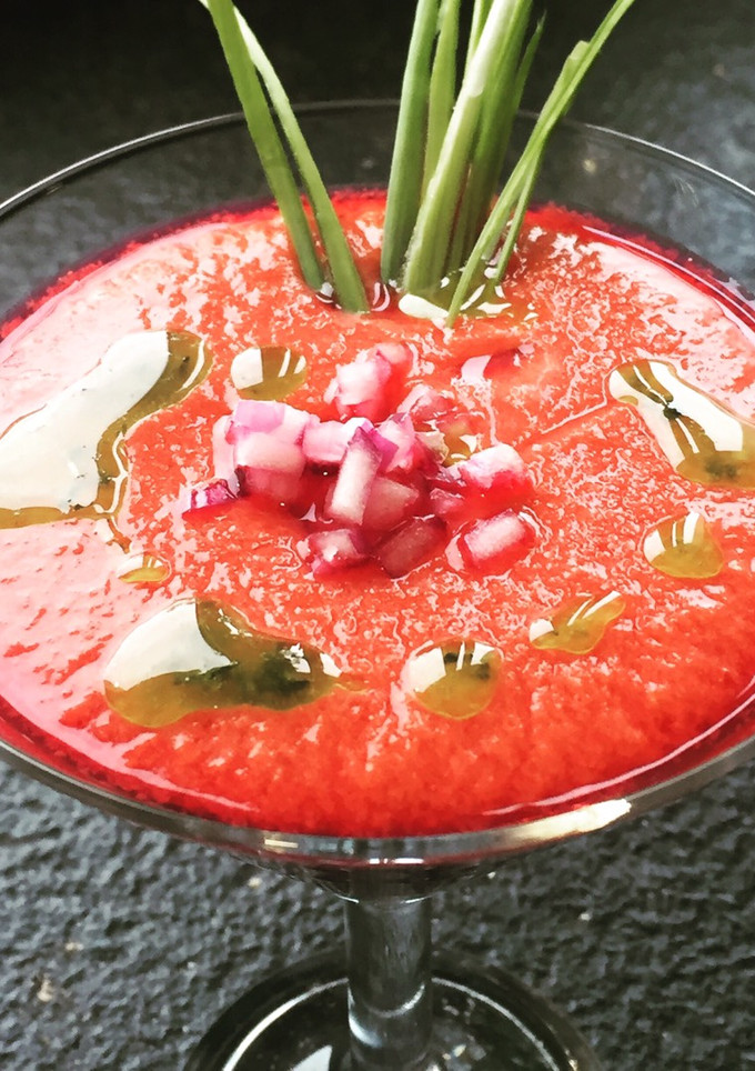 Una foto de Gazpacho arremolachado
