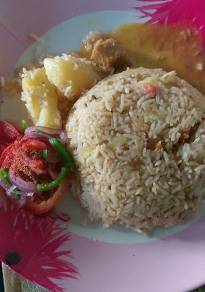 A picture of Arabs love pilau and they make it in many ways....