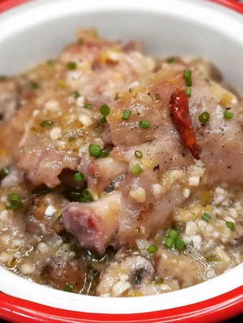 Pasos sencillos para Hacer Pies de cerdo y setas en salsa picante de puerros y almendras  que Delicioso