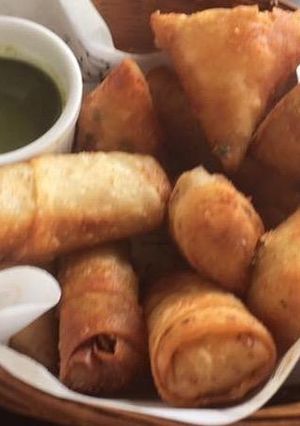 A picture of Chicken samosa And chicken Vegitable roll#ramadan special".