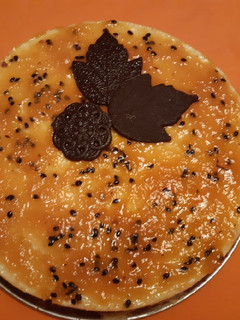 Una foto de Torta fría de mousse de maracuyá sin horno