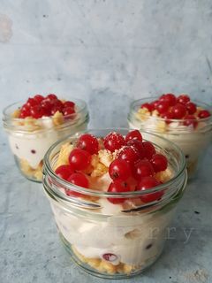 Ribizlis sajttorta pohárban recept fotója
