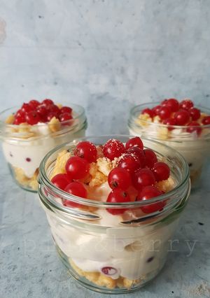 Ribizlis sajttorta pohárban recept fotója