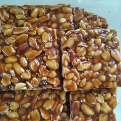 Shingdana/moongaphali chikki A picture of Shingdana/moongaphali chikki.