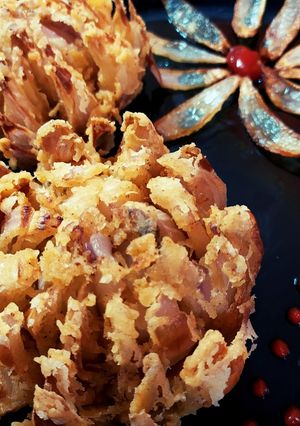 A picture of Blooming Onion.