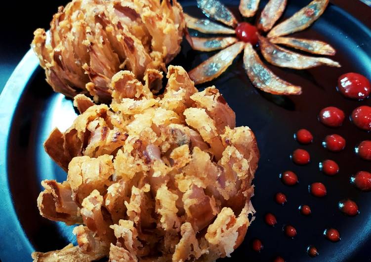How to Prepare Favorite Blooming Onion