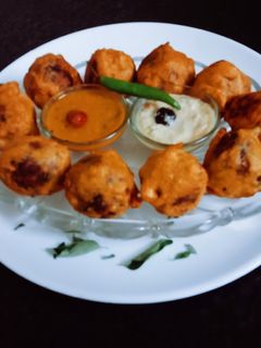 அரைக்கீரை போண்டா(araikeerai bonda recipe in tamil) செய்முறை முக்கிய புகைப்படம்