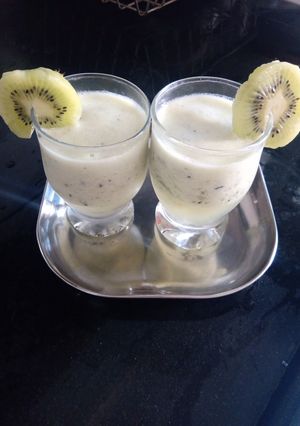 કીવીમોકટેલ(Kiwi Mocktail Recipe in Gujarati) રેસીપી મુખ્ય ફોટો