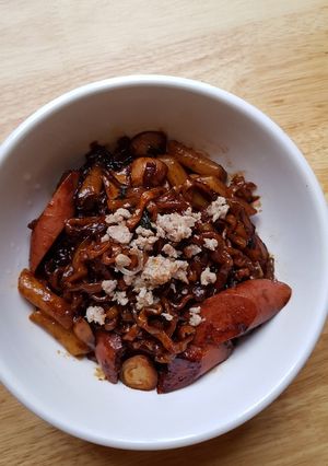 Hình của món Mì tương đen plus tobokki.