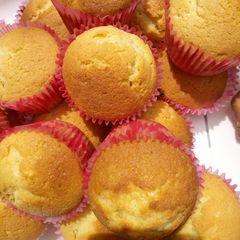 A picture of Moist vanilla cupcakes.