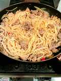 Spaghetti salteado con puerco