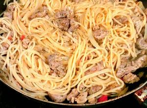 Una foto de Spaghetti salteado con puerco