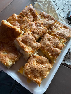 Una foto de Torta de frutas húmeda 🍊🍎🍌