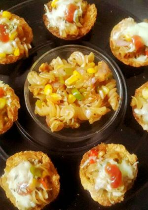 A picture of Pasta pizza cups.