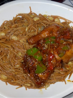 Jollof spaghetti with peppered chicken ainihin hoton girkin