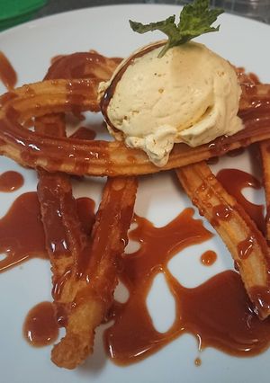 Una foto de Churros con tofee y helado