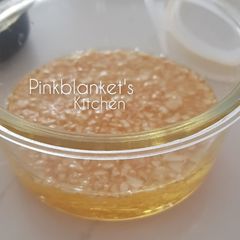 A picture of Garlic Oil & Sauce Mixture for Fresh Egg Noodles.