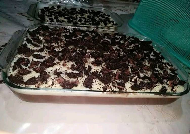 Puding coklat with topping milky fla and oreo peanut butter..