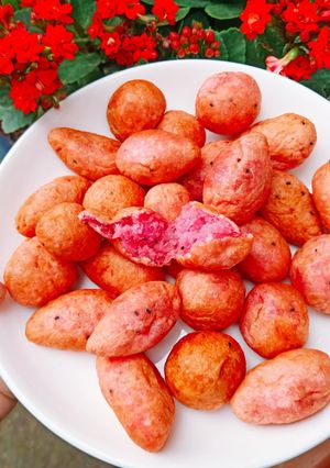 Hình của món Bánh thanh long đỏ chiên.