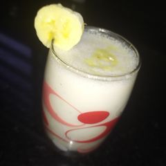 A picture of Banana Raisins milkshake.