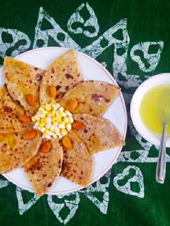 લીલી મકાઈ ની પુરણ પોળી (Lili Makai Puran Poli Recipe In Gujarati) રેસીપી મુખ્ય ફોટો