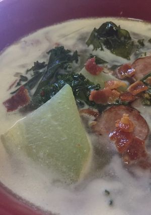 Una foto de Sopa Toscana 🍲con chayote / low carb