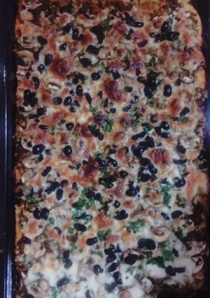 عکسی از دستور پیتزا گوشت و قارچ خانگی 🍕