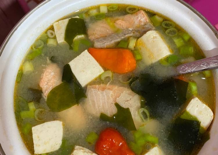 Cara Gampang Membuat Salmonn Miso Soupp~, Enak Banget