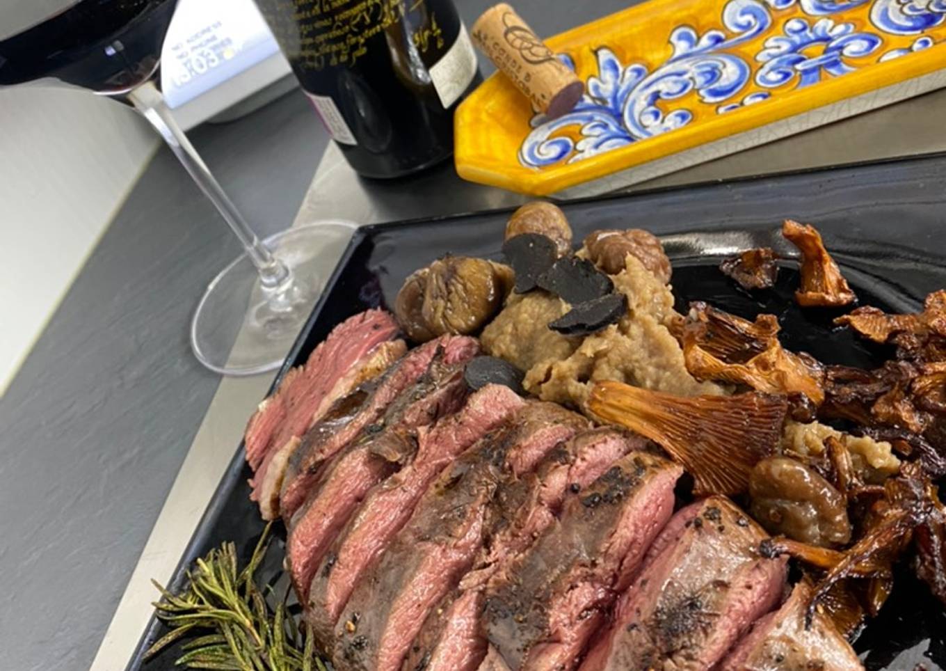 Magret de Pato con setas y crema de castañas