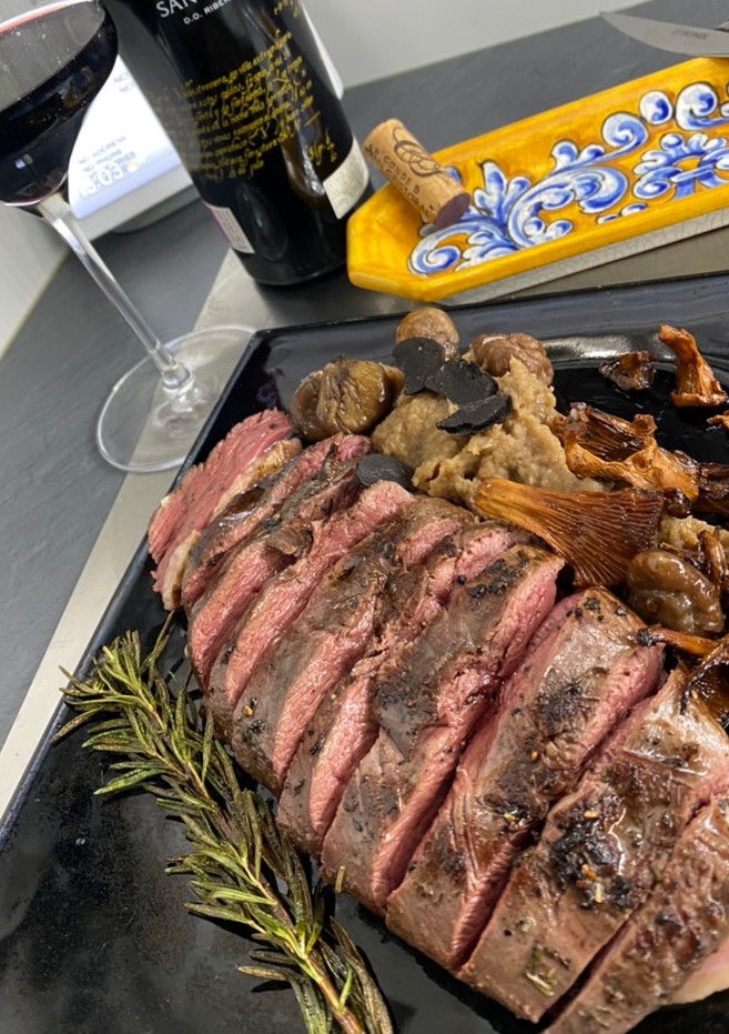 Una foto de Magret de Pato con setas y crema de castañas