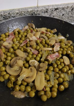 Una foto de 🥣 Salteado de guisantes y champiñones