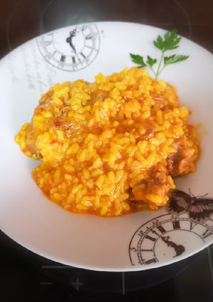 Una foto de 🥘 Arroz en amarillo con costillas 🐽 PARA NIÑOS