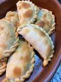 Empanadas de bondiola braseada a la cerveza rubia